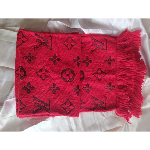 Louis Vuitton Logomania Scarf - Picture 10 of 11